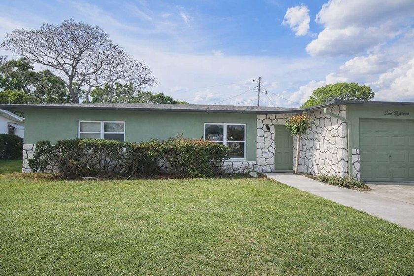 This solid 2 bedroom, 2 bathroom CBS home is situated on a - Beach Home for sale in Port Saint Lucie, Florida on Beachhouse.com