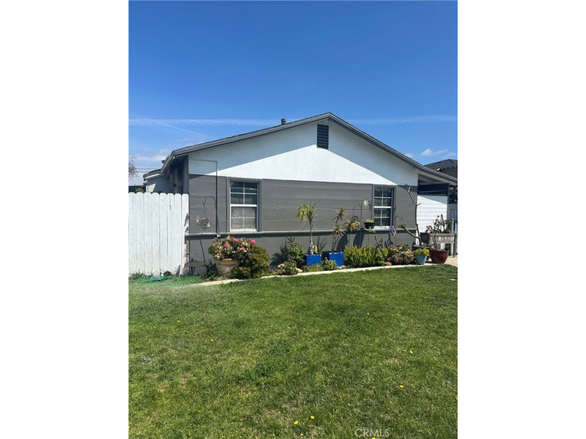 Prime Multi-Family Investment Opportunity in Eastside Costa - Beach Townhome/Townhouse for sale in Costa Mesa, California on Beachhouse.com