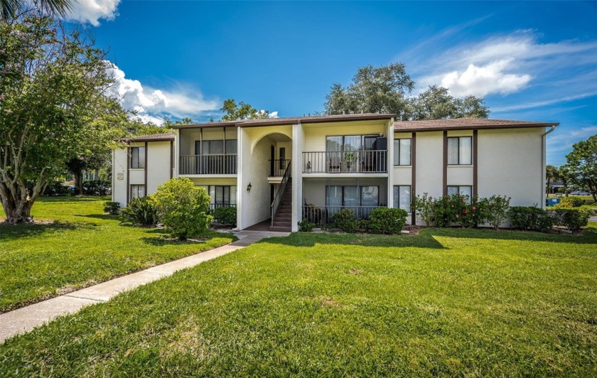 Welcome to your dream 55+ retirement retreat Located in Pine - Beach Condo for sale in Palm Harbor, Florida on Beachhouse.com