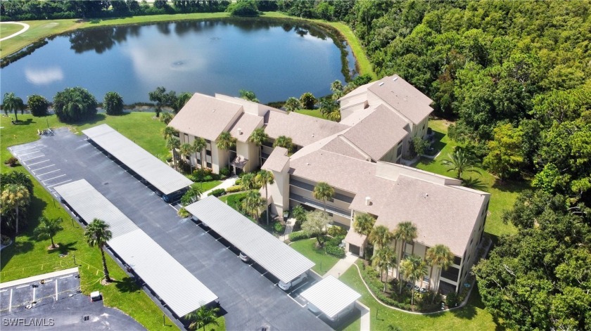 This beautiful lakefront 2BR/2Bath condo with a screened lanai - Beach Condo for sale in Fort Myers, Florida on Beachhouse.com