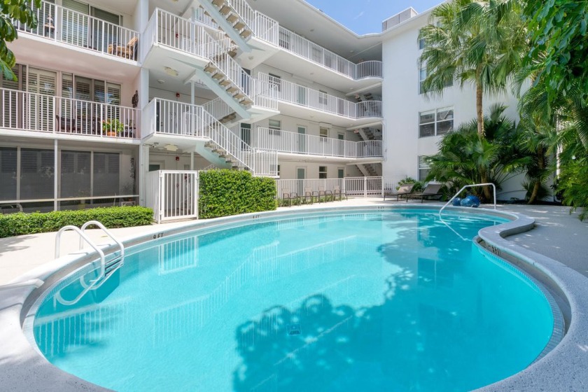 Tastefully renovated, bright, 1Brd/1Bth apartment with private - Beach Condo for sale in Palm Beach, Florida on Beachhouse.com