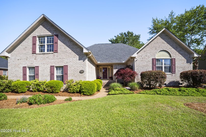Welcome to this beautifully maintained all-brick home in Middle - Beach Home for sale in Wilmington, North Carolina on Beachhouse.com