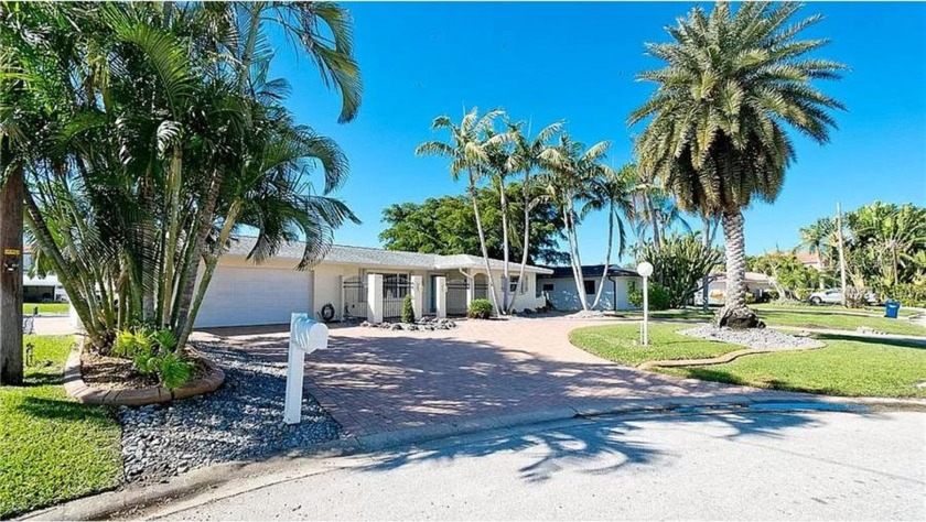 Reduced again! New Metal Roof just completed! Rare Find! Large - Beach Home for sale in Bradenton, Florida on Beachhouse.com