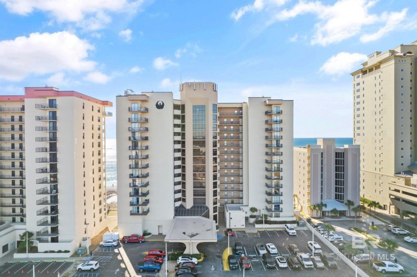 East Corner Unit Condo in Orange Beach, AL! Amazing 3 bedroom 2 - Beach Home for sale in Orange Beach, Alabama on Beachhouse.com