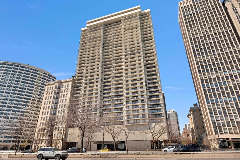 Amazing Lake and Skyline Views from this spacious, high floor - Beach Home for sale in Chicago, Illinois on Beachhouse.com