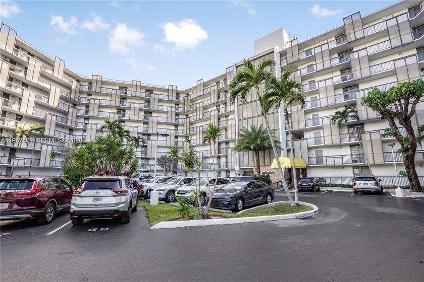 BEST PRICE IN BISCAYA III 2/2 BATH, WITH THE BEST GOLF COURSE - Beach Condo for sale in Aventura, Florida on Beachhouse.com