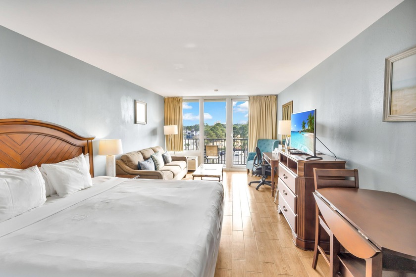 2021 4-seater Golf Cart Included! This updated 5th-floor - Beach Condo for sale in Miramar Beach, Florida on Beachhouse.com