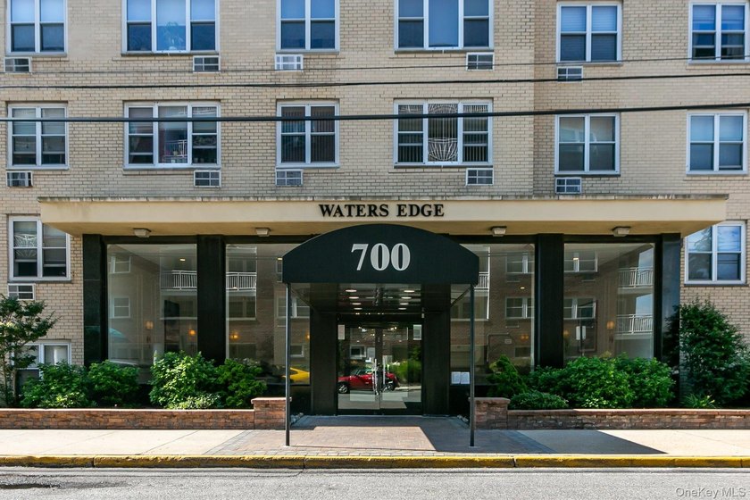 Live the Beach Lifestyle Year-Round at Waters Edge! Welcome to - Beach Home for sale in Long Beach, New York on Beachhouse.com