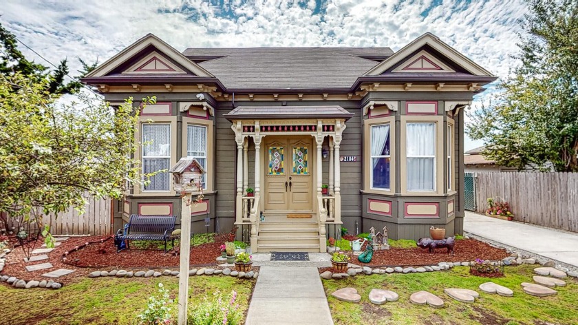 Step into a piece of history with this enchanting Victorian home - Beach Home for sale in Fortuna, California on Beachhouse.com