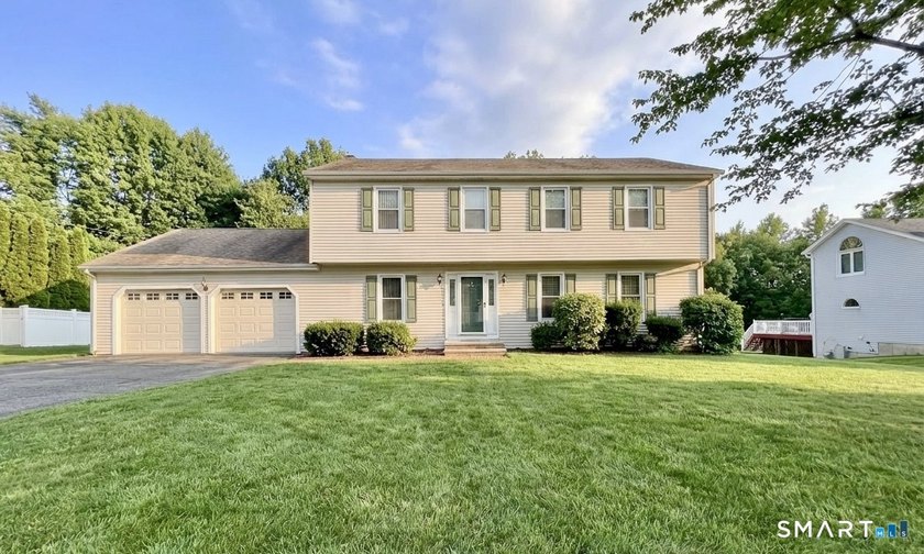 Welcome to 1985 Cutspring Road. This spacious Colonial is - Beach Home for sale in Stratford, Connecticut on Beachhouse.com