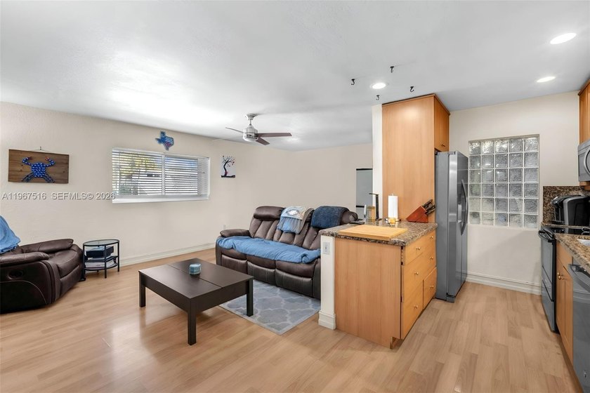 Charming 1 bedroom, 1 bathroom condo located in a gated - Beach Condo for sale in Fort Lauderdale, Florida on Beachhouse.com