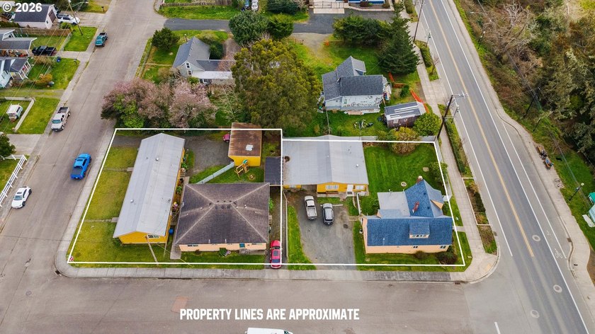RARE INCOME PROPERTY OPPORTUNITY! Investor-focused property - Beach Home for sale in Coos Bay, Oregon on Beachhouse.com
