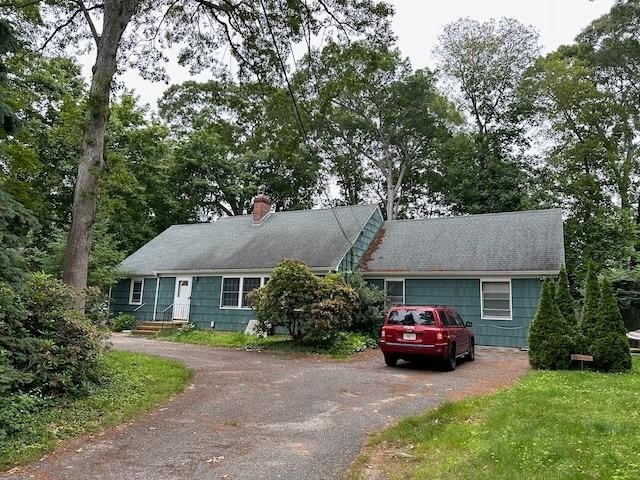 INCOME PRODUCING with LEGAL/APPROVED ACCESSORY APARTMENT and - Beach Home for sale in Mattituck, New York on Beachhouse.com