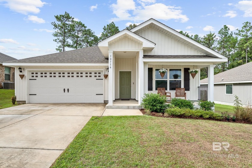 This GOLD FORTIFIED home is an enchanting 4-bedroom, 2-bathroom - Beach Home for sale in Spanish Fort, Alabama on Beachhouse.com