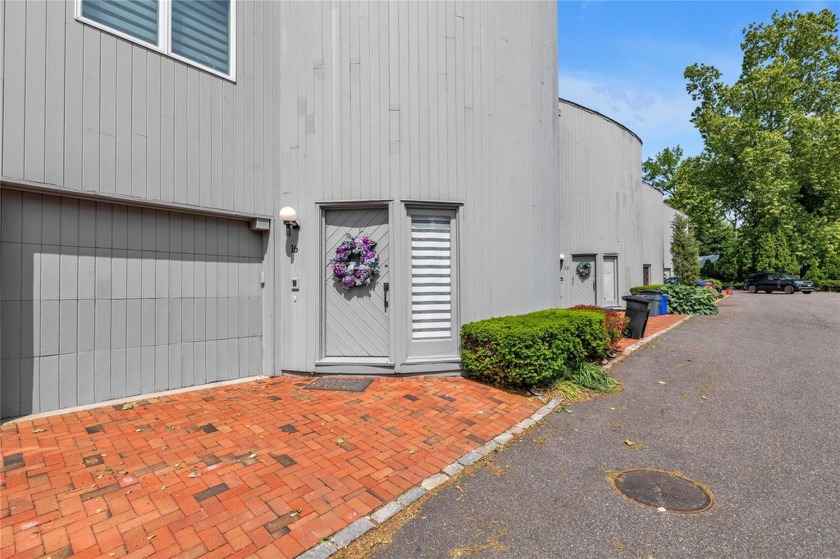 Welcome to 16 Sands Court in Port Washington--a beautifully - Beach Condo for sale in Port Washington, New York on Beachhouse.com