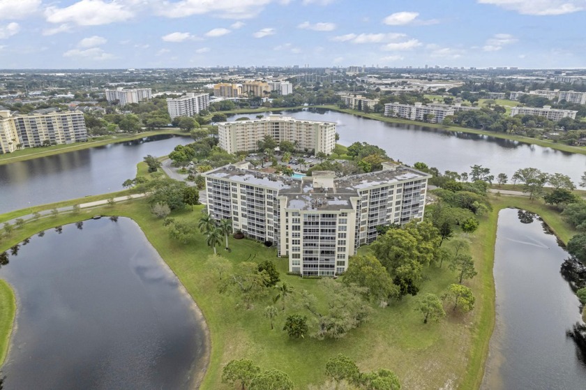 3 BEDROOM CORNER UNIT!!  WATER VIEW FROM EVERY ROOM!   UPDATED - Beach Condo for sale in Pompano Beach, Florida on Beachhouse.com