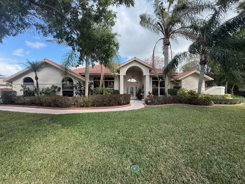 CUSTOM-BUILT POOL HOME OVERLOOKING THE 11TH HOLE IN SOUGHT-AFTER - Beach Home for sale in Port Saint Lucie, Florida on Beachhouse.com