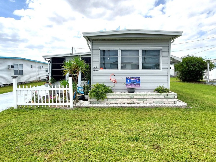 Welcome to your cozy and semi furnished single-wide home, a - Beach Home for sale in Palmetto, Florida on Beachhouse.com