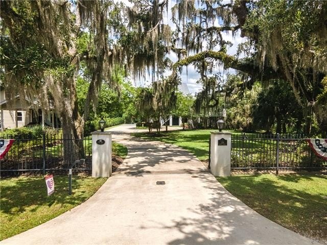 ***SEPARATE GUEST COTTAGE***Lakefront living at its finest! - Beach Lot for sale in Mandeville, Louisiana on Beachhouse.com