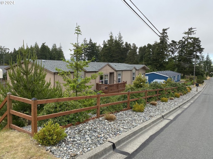 Discover this lovely home on the stunning Oregon Coast, just - Beach Home for sale in North Bend, Oregon on Beachhouse.com