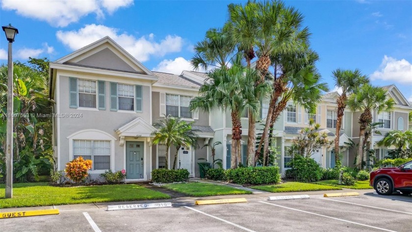 Spacious and Bright Townhouse 1 Bedroom, 1 LOFT/Den, 1 FULL BATH - Beach Townhome/Townhouse for sale in Tamarac, Florida on Beachhouse.com