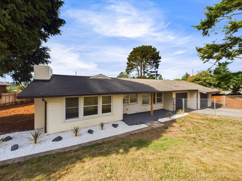 This charming 3-bedroom, 1-bathroom home offers both tranquility - Beach Home for sale in Eureka, California on Beachhouse.com