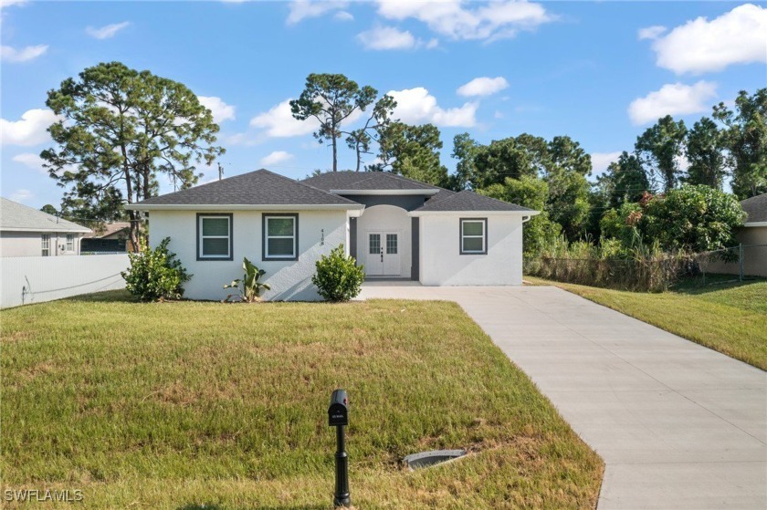 HUGE PRICE DROP!!! MOVE-IN READY!!! Centrally located one block - Beach Home for sale in Lehigh Acres, Florida on Beachhouse.com