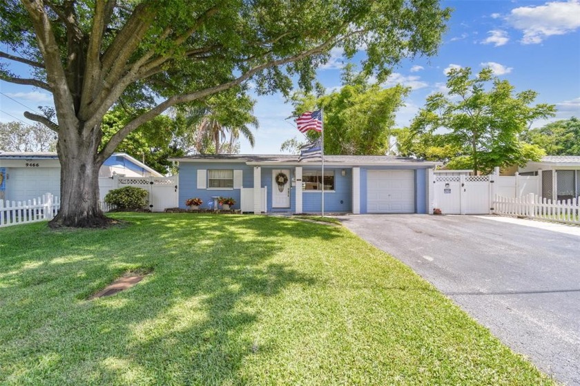 Looking for a serene, lakefront home? Wanting a gorgeous view to - Beach Home for sale in Pinellas Park, Florida on Beachhouse.com