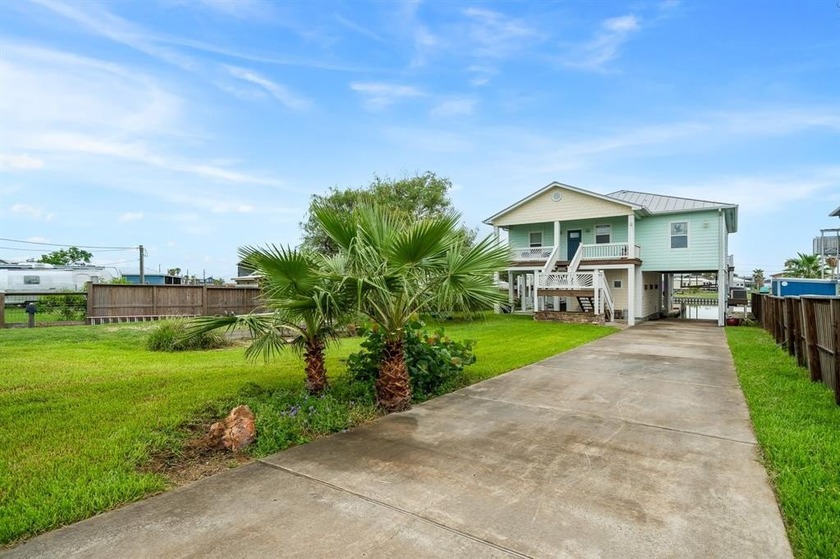 Welcome to your charming home on water canal with amazing views - Beach Home for sale in Rockport, Texas on Beachhouse.com