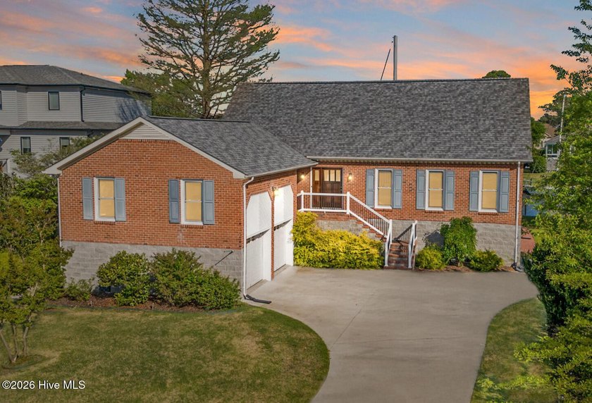 Located just minutes from historic downtown New Bern, this - Beach Home for sale in New Bern, North Carolina on Beachhouse.com