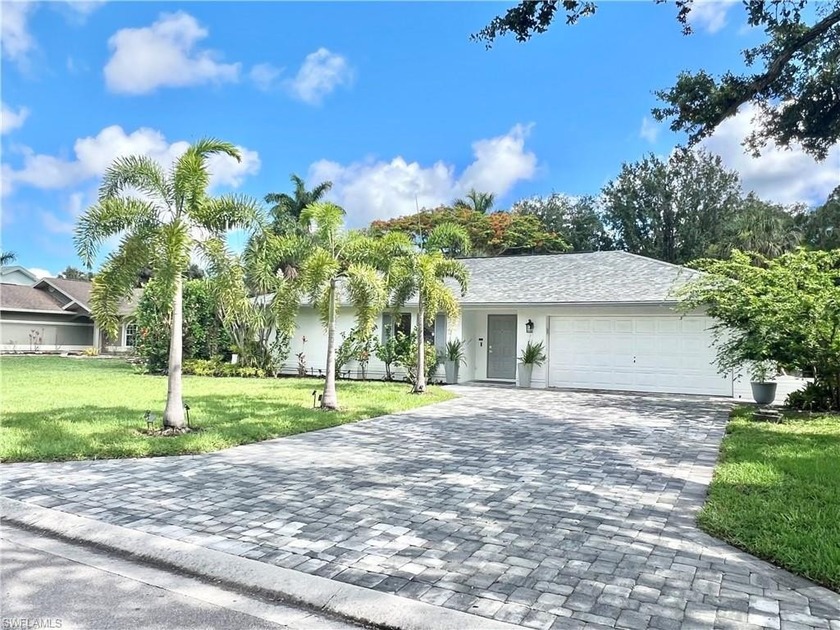 Come see this 3bd/ 2ba in a Superb Location- 10 mins to 5th Ave - Beach Home for sale in Naples, Florida on Beachhouse.com