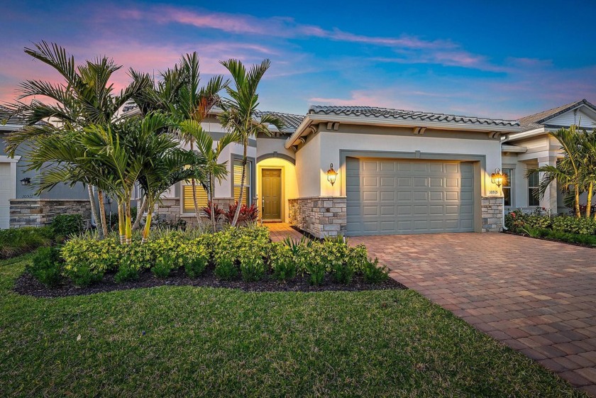 This beautiful luxury NEWLY CONSTRUCTED home is move in ready - Beach Home for sale in Palm Beach Gardens, Florida on Beachhouse.com