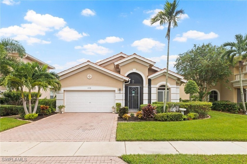 Gorgeous Lakefront + pool home! Now available for immediate - Beach Home for sale in Cape Coral, Florida on Beachhouse.com