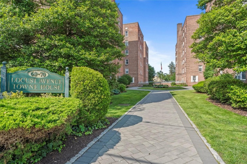 Just Listed - Bright 2-Bedroom Co-op with Water Views in New - Beach Home for sale in New Rochelle, New York on Beachhouse.com