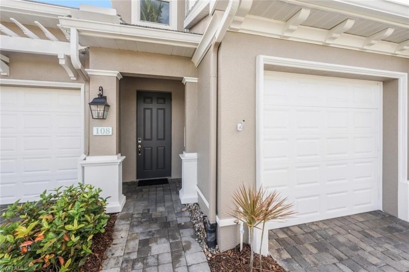 Meticulously maintained 2 BR + den condo with lake view & - Beach Condo for sale in Naples, Florida on Beachhouse.com