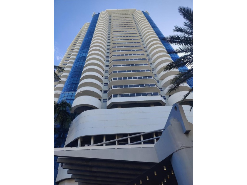 Spacious 2/2 Condo, in the 14 floor. This unit has two - Beach Condo for sale in Miami Beach, Florida on Beachhouse.com