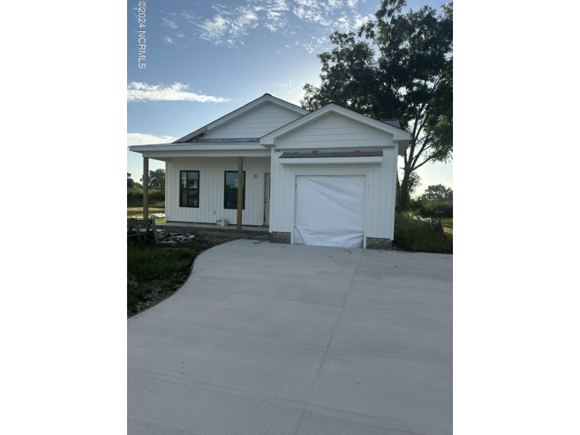 Welcome to your charming new home, ideally situated just minutes - Beach Home for sale in Edenton, North Carolina on Beachhouse.com