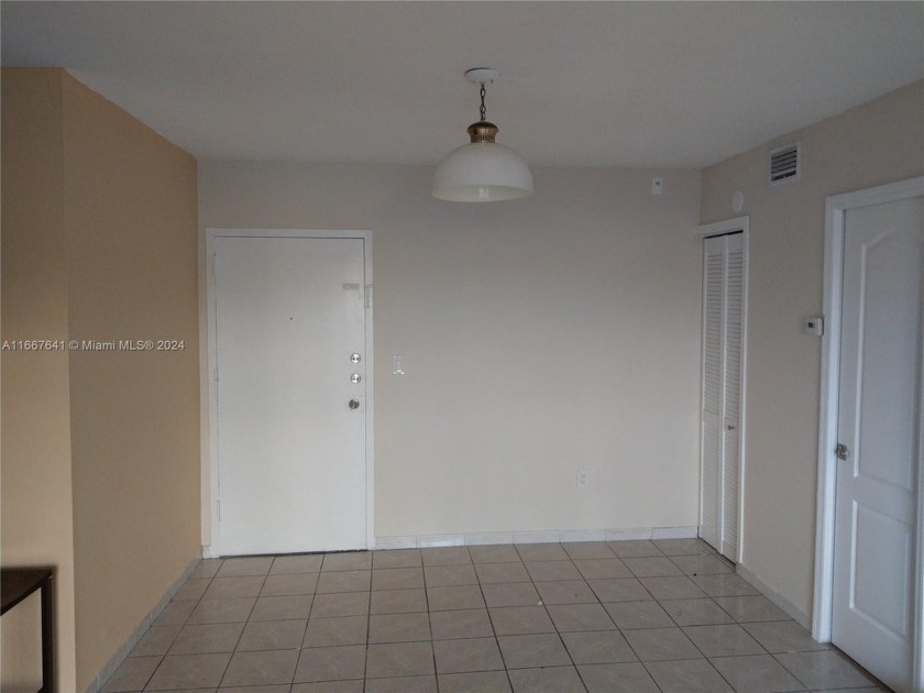 Great 2 Beds/1 Bath condo in gated community with 24 hr security - Beach Condo for sale in Miami, Florida on Beachhouse.com