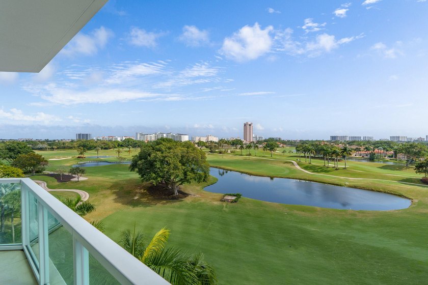 Rarely available 3 bed 3 bath SE corner condo with spectacular - Beach Condo for sale in Boca Raton, Florida on Beachhouse.com