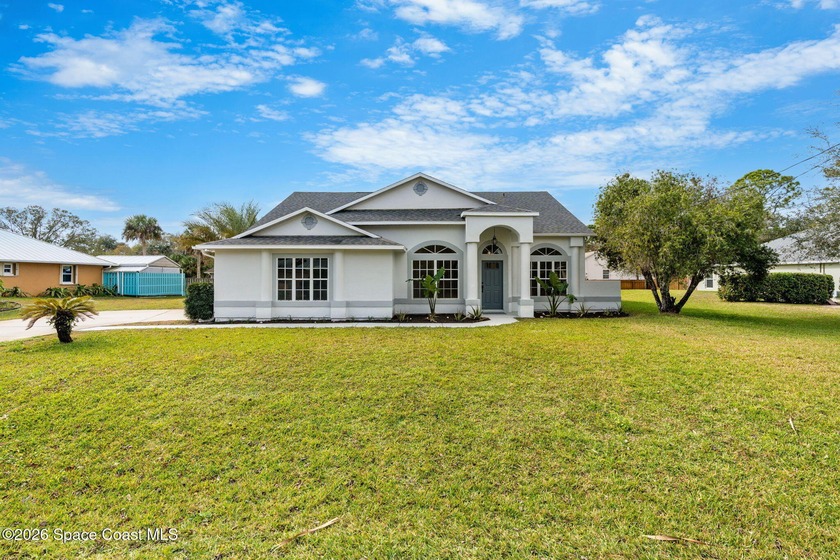 Welcome to this FULLY RENOVATED Lake Washington home, tucked - Beach Home for sale in Melbourne, Florida on Beachhouse.com