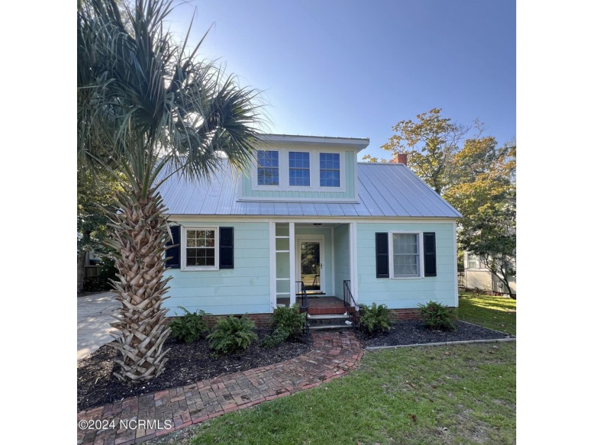 You must see this 3 bedroom, 3 bathroom timeless charmer in the - Beach Home for sale in Morehead City, North Carolina on Beachhouse.com