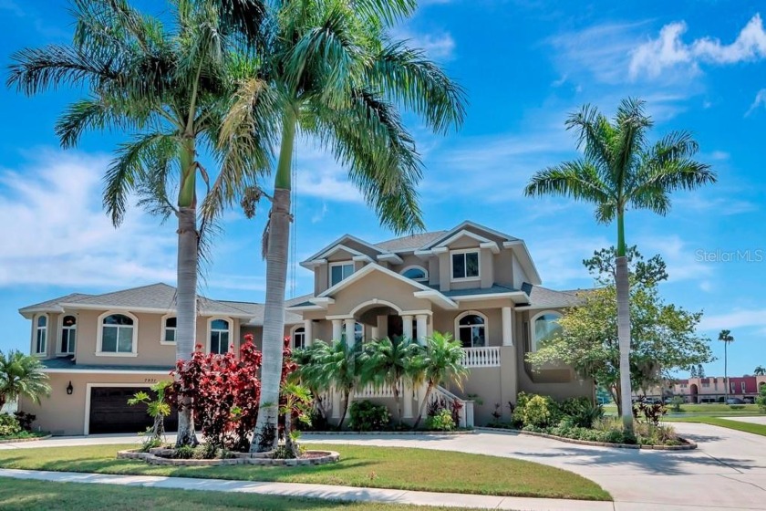 WOW!! Gorgeous waterfront home tucked in a quiet location in - Beach Home for sale in Seminole, Florida on Beachhouse.com