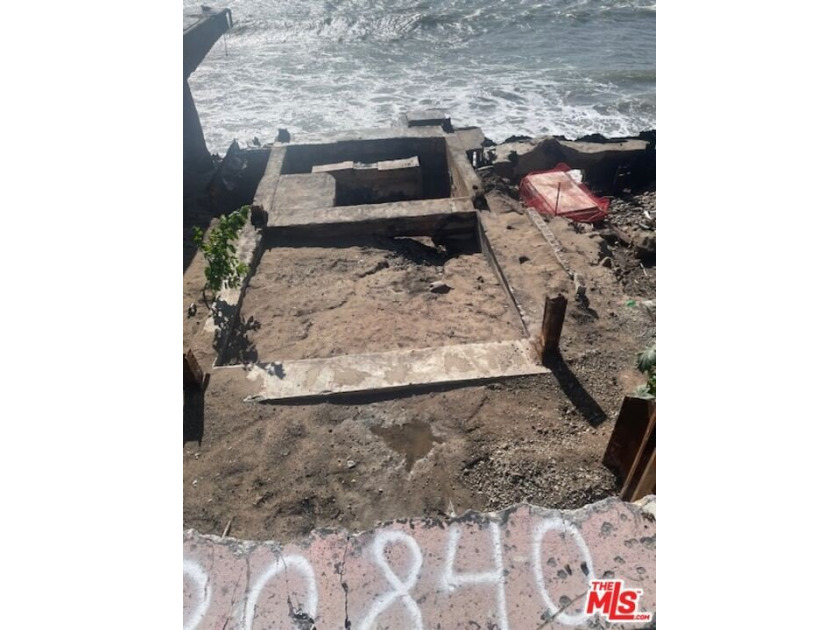 This is a must see!! Amazing Las Flores beach well maintained - Beach Lot for sale in Malibu, California on Beachhouse.com