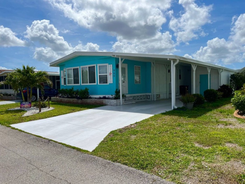 966 Vincent - Beautifully Updated Home in the 55+ Resort - Beach Home for sale in Venice, Florida on Beachhouse.com