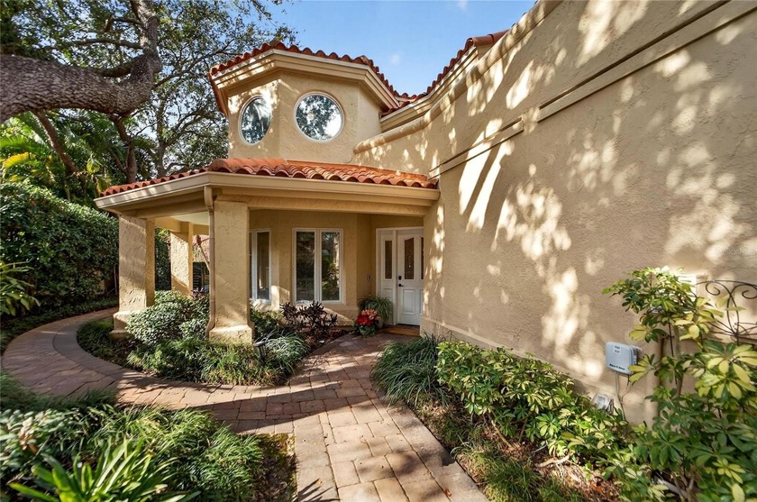 Under contract-accepting backup offers. Welcome to this stunning - Beach Townhome/Townhouse for sale in Tampa, Florida on Beachhouse.com