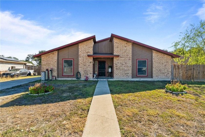 4810 Calallen is a beautifully enhanced 3 bed 2 bath home; this - Beach Home for sale in Corpus Christi, Texas on Beachhouse.com