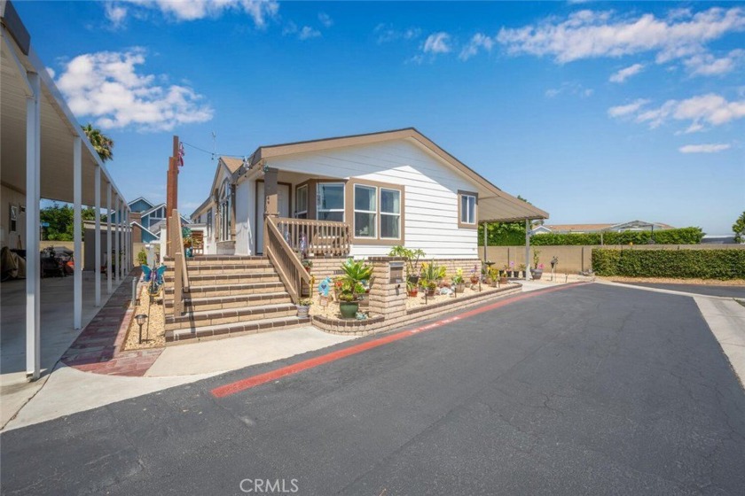 This 55+ Community home really delivers, situated in highly - Beach Home for sale in Huntington Beach, California on Beachhouse.com