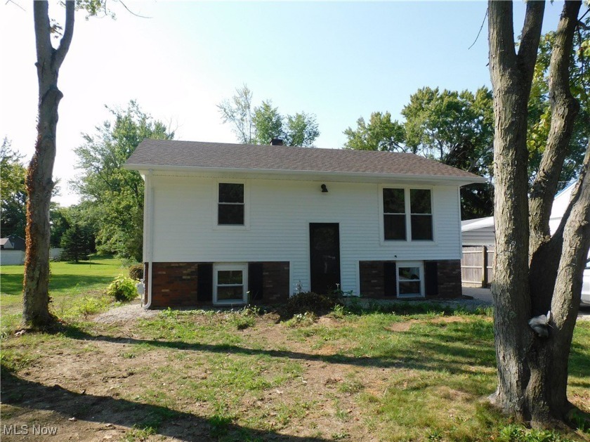 This beautifully remodeled bi-level home is a gem inside and out - Beach Home for sale in Ashtabula, Ohio on Beachhouse.com