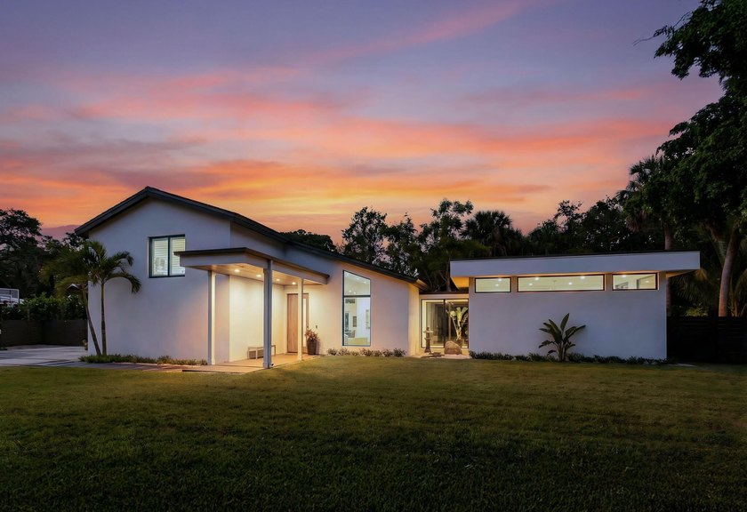 Welcome to Bella Luna--a striking contemporary estate that - Beach Home for sale in Palm Beach Gardens, Florida on Beachhouse.com