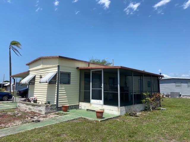 This home is priced right in beautiful Bradenton, FL! This 2 BR - Beach Home for sale in Bradenton, Florida on Beachhouse.com